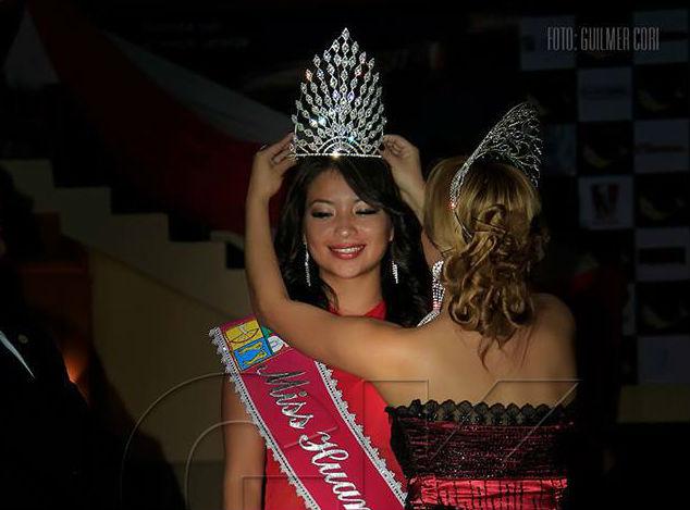 Fotos íntimas de Miss Huancayo 2013 son un furor en redes sociales (VIDEO)
