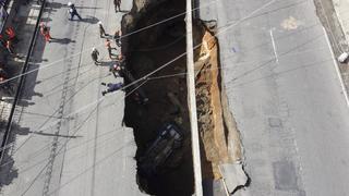 Guatemala: Hueco gigante en la calle deja dos desaparecidos y tres heridos