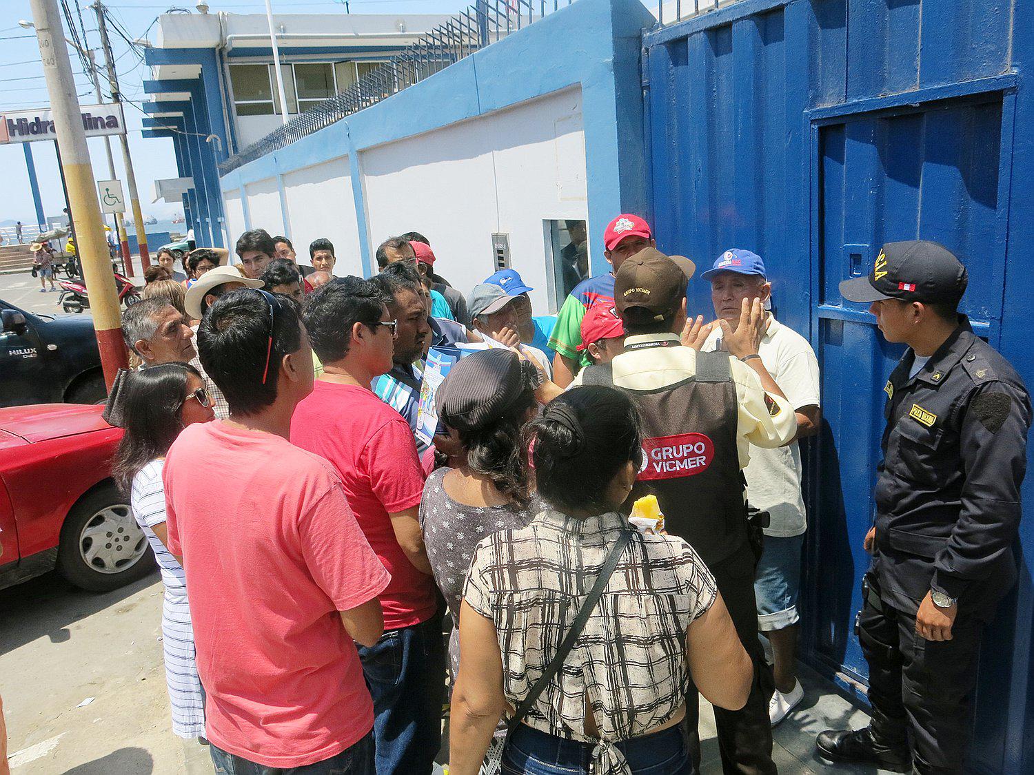 Pobladores se quejan por corte de servicio eléctrico