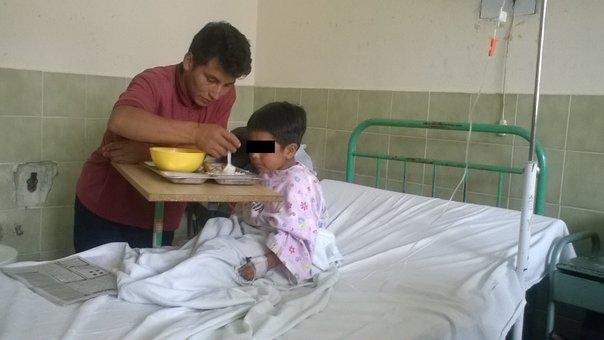 Cepilladora de madera 'vuela' mano de menor de 5 años 