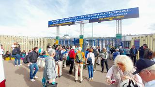 Locales y turistas son impedidos de ingresar al aeropuerto de Cusco