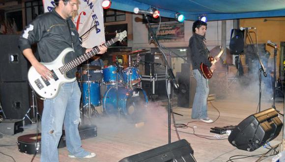 Banda rockera "Simios" alista su primer sencillo