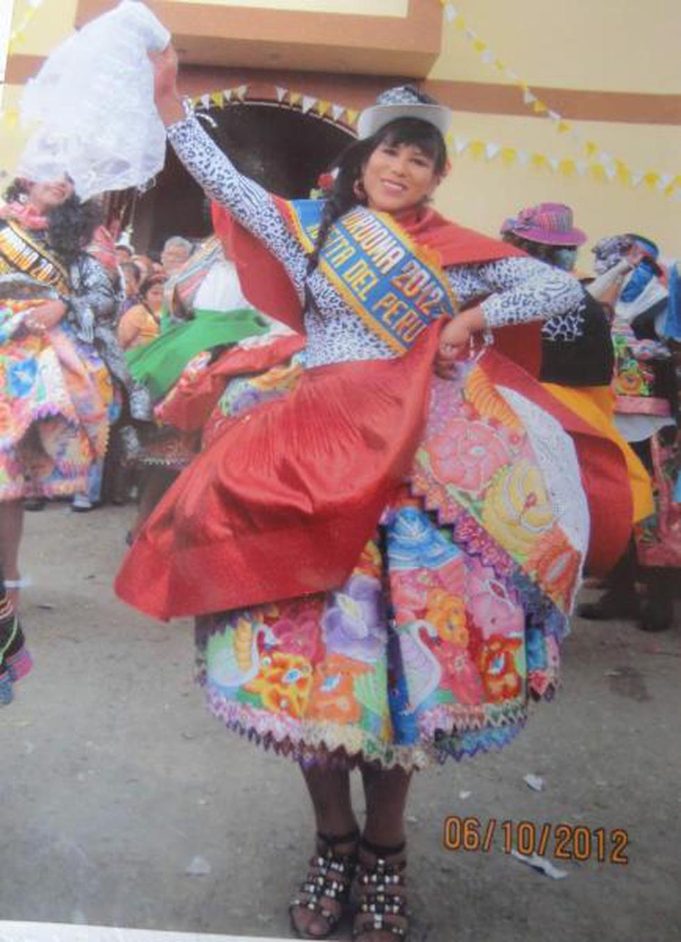 Rosita Perú  la reyna travesti coronada por Coco Marusix