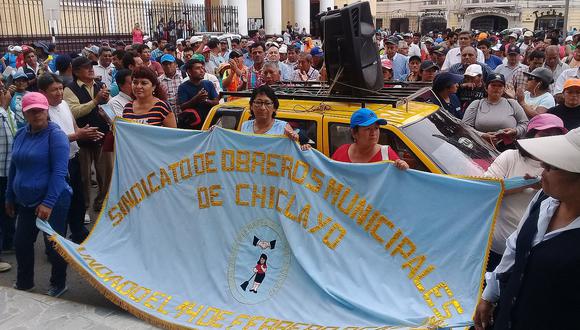 Obreros exigen el pago de sus salarios atrasados a alcalde Marco Gasco (VIDEO)