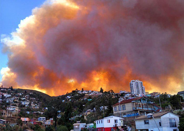 ​Bachelet decreta zona catástrofe en regiones chilenas afectadas por incendio