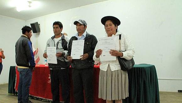 ​Mujeres autoridades de Huancavelica reciben credenciales