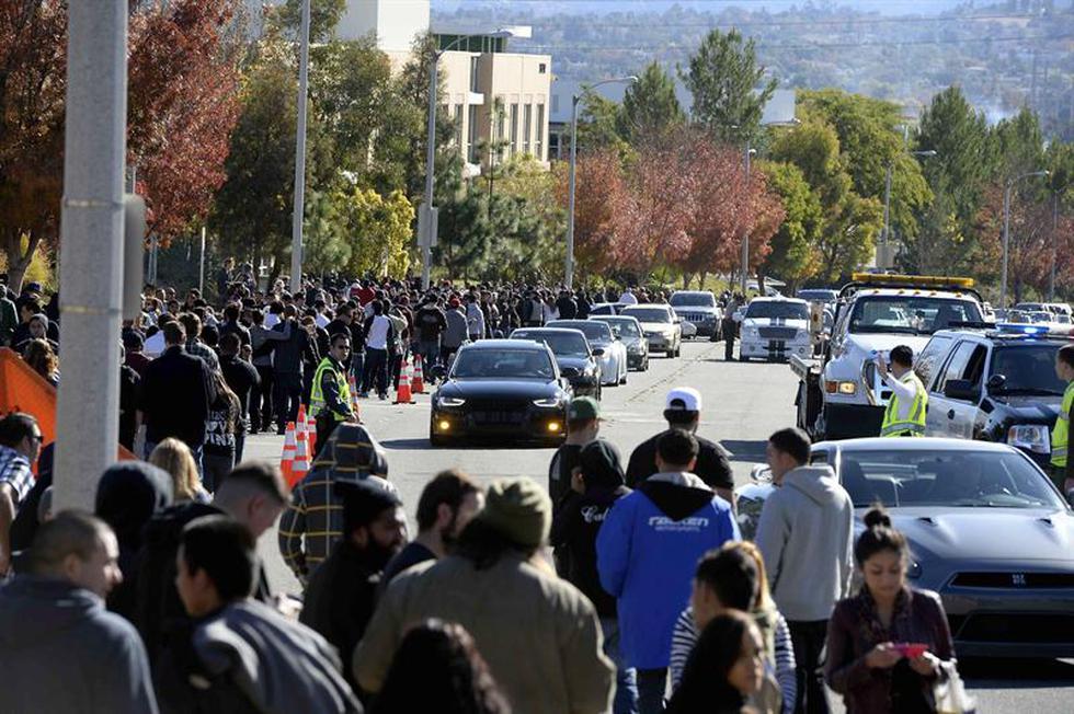Miles de seguidores homenajean a Paul Walker en el lugar donde falleció (FOTOS)