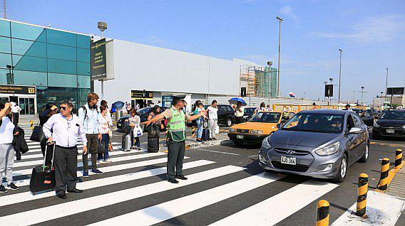 Aeropuerto Jorge Chávez: Acceso por Vía Libre ya no lo ocuparán taxis estacionados de manera permanente