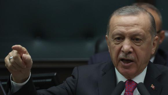 El presidente turco y líder del Partido Justicia y Desarrollo (AK), Recep Tayyip Erdogan, habla durante la reunión de su grupo de partidos en la Gran Asamblea Nacional Turca (TGNA) en Ankara el 19 de octubre de 2022. (Foto de Adem ALTAN / AFP)