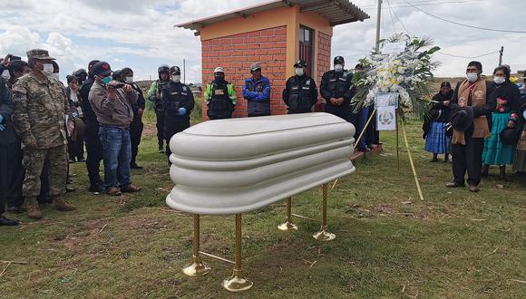 Los restos del soldado Ronald Mamani fueron enterrados ayer en Ilave, Puno. (Foto: GEC)