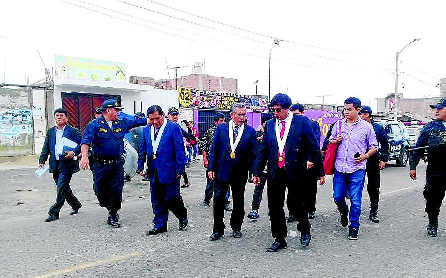 En medio de protesta de familiares, realizan diligencia por caso Anabel