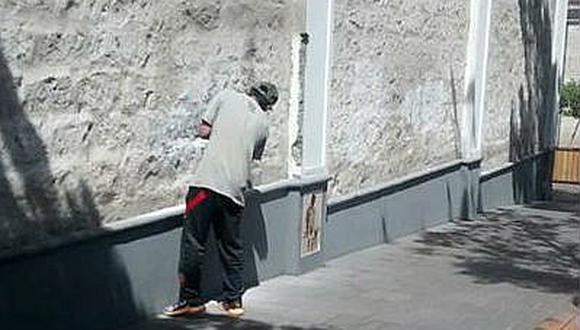 Jóvenes tuvieron que borrar los grafitis que hicieron en el Monasterio de Santa Catalina (VIDEO)