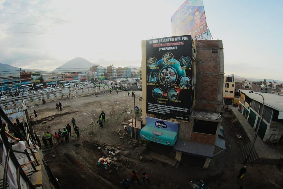 ​Desalojan a comerciantes ambulantes en plataforma de Río Seco (FOTOS)