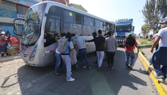 Arequipa: El Ministerio Público alerta a transportistas de carga pesada que cumplen un paro nacional indefinido que incurrirán en delito si bloquean las vías o protagonizan disturbios.  (Foto: Leonardo Cuito)
