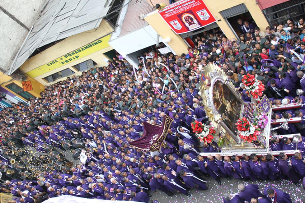 FOTOS: Fieles siguieron el recorrido del Señor de los Milagros