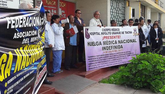 Pacientes son atendidos por emergencia en centros de salud por huelga