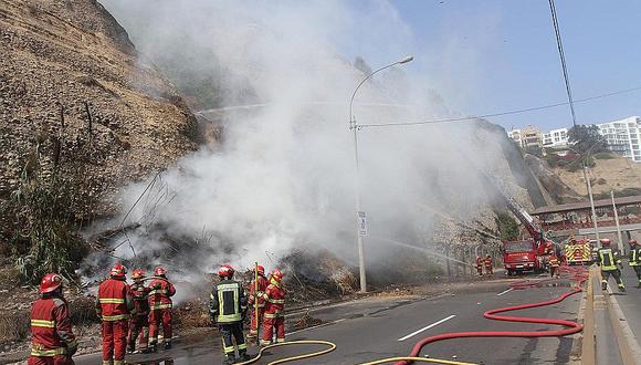 ​Costa Verde: Se restablece tránsito tras incendio en acantilado