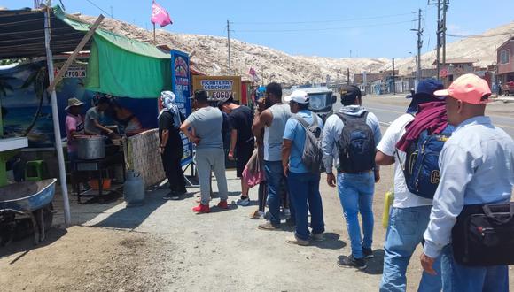 Preparan olla común para pasajeros que quedaron varados en la Panamericana Sur de Arequipa| Augusto Valdivia