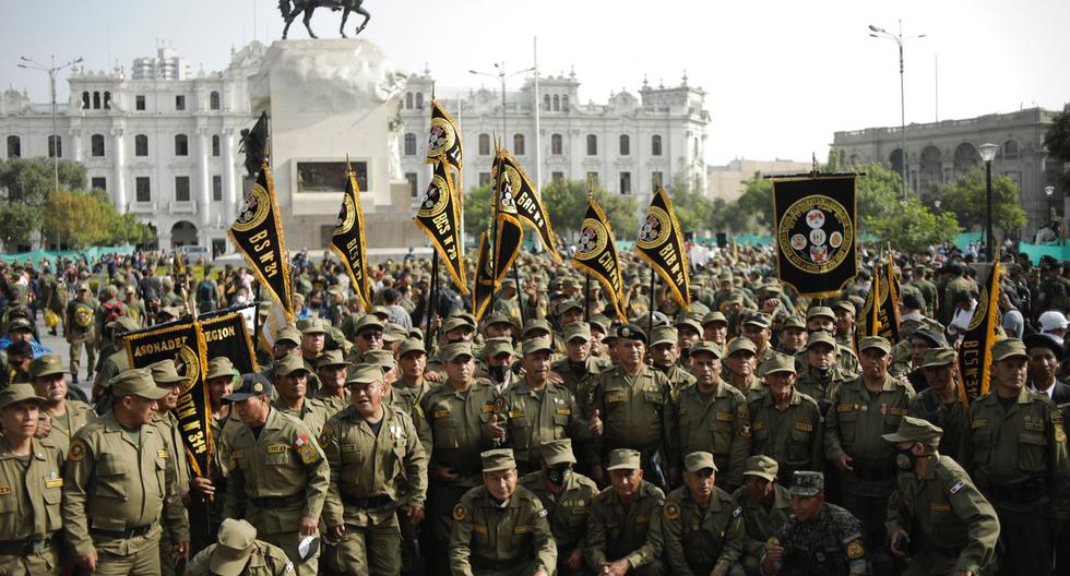 Reservistas del Ejército marchan por beneficios para excombatientes del terrorismo (FOTOS)