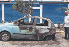 Arrojan bomba molotov contra automóvil de abogado