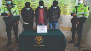 Oculto entre papas transportaban motocicleta robada en Huancavelica