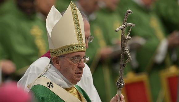 Papa Francisco defiende a la familia tradicional al abrir el sínodo