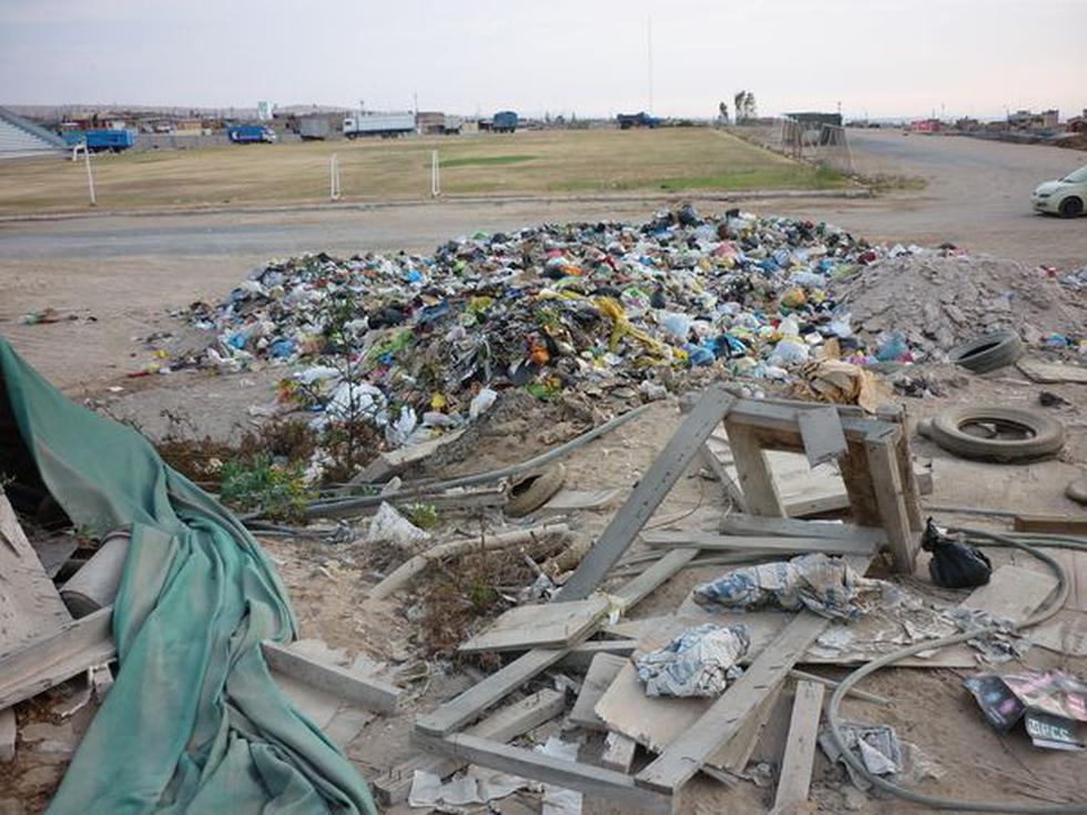 Usan estadio municipal como botadero 