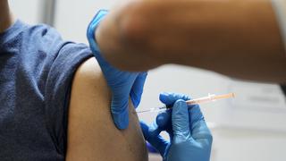 Perú cuenta con stock de vacunas contra la COVID-19 y busca regularizar pagos de compras en 2020 y 2021