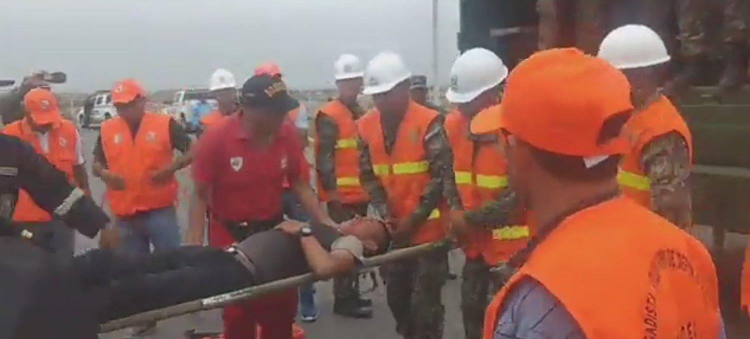 Más de 50 "heridos" y 20 "muertos" en simulacro de sismo (VIDEO)