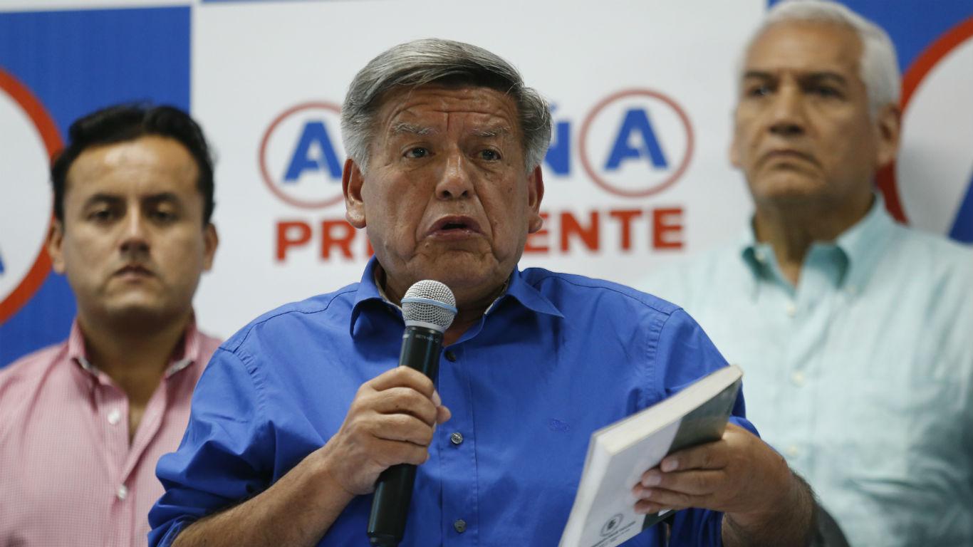 César Acuña sobre donación: "Lo seguiré haciendo por que ley no lo prohibe"