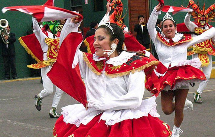 Bolivia reclama respeto por pertenencia de “sus danzas” a Perú 