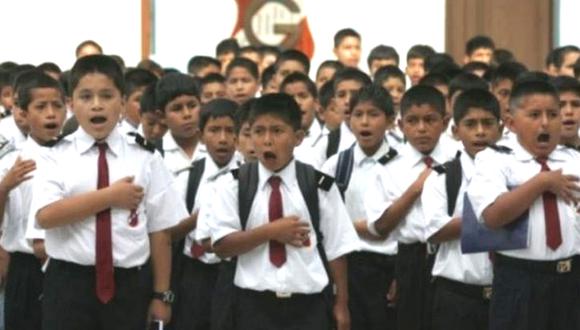 Estudiantes entonaron Himno Nacional de Venezuela en primer día de clases en colegio limeño