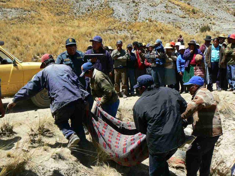 Aves se comen rostro de anciano