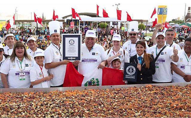 Ensalada de aceitunas más grande del mundo entró al récord Guinness (VIDEO)