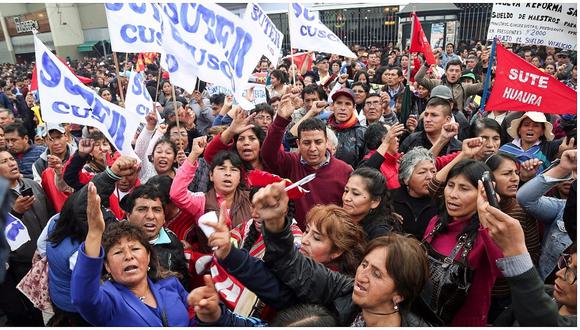 PPK busca destrabar huelga magisterial y convoca al diálogo en Palacio (VIDEO)