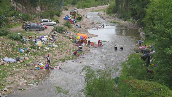 Población sigue contaminando río Huatatas