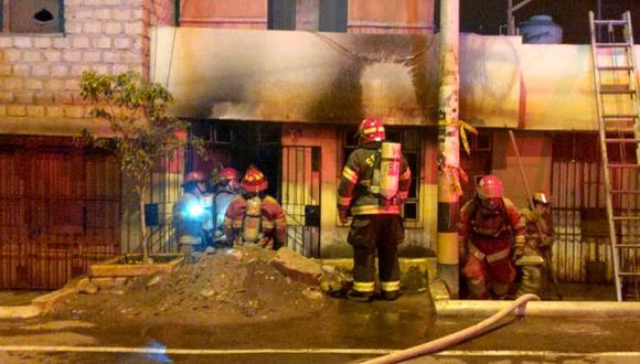 Padre e hijo quedaron atrapados en vivienda tras incendio por explosión de pirotécnico