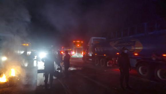 PROTESTA.   Durante cuatro horas la carretera Panamericana Sur fue bloqueada por los enardecidos vecinos.