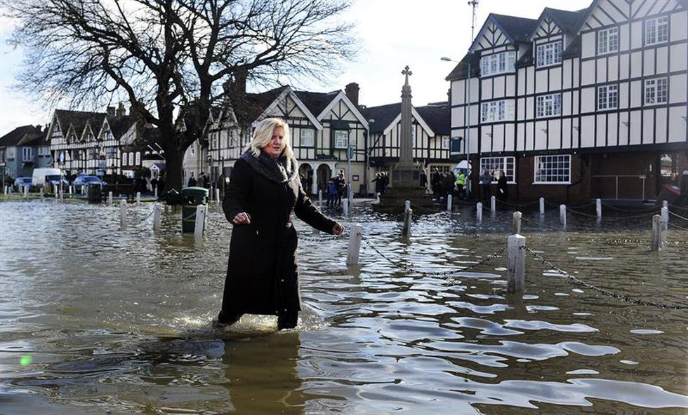 El sur de Inglaterra sufre las peores inundaciones en décadas