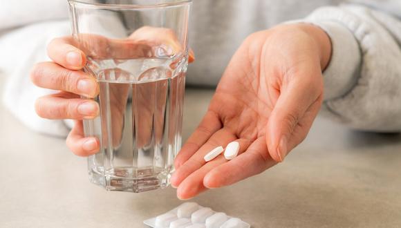 Para controlar el dolor se aconsejan antiinflamatorios no esteroideos como el ibuprofeno o paracetamol.