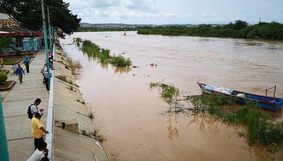 Río Tumbes se desbordó e inunda calles de la ciudad (VIDEO)