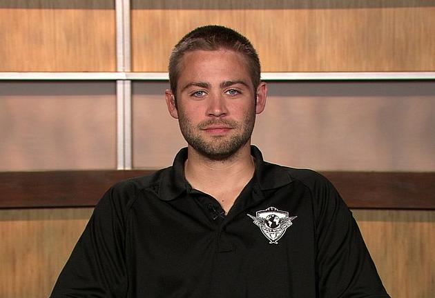 Hermano del Rápido y Furioso Paul Walker ayuda a víctimas de terremoto en Nepal