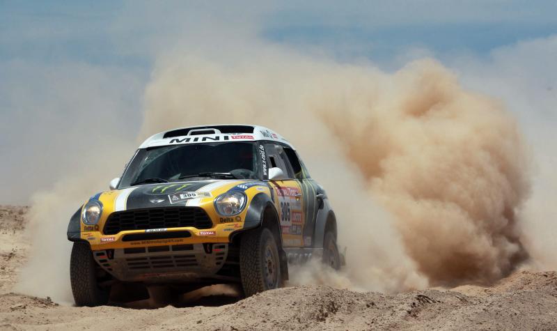 Rugen los motores en  las dunas de Ica