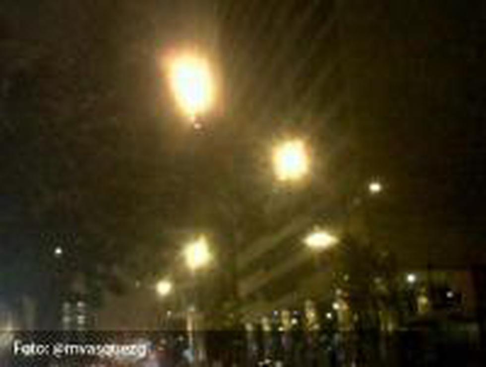 Video: Incendio consume último piso de Torre Wiese de San Isidro