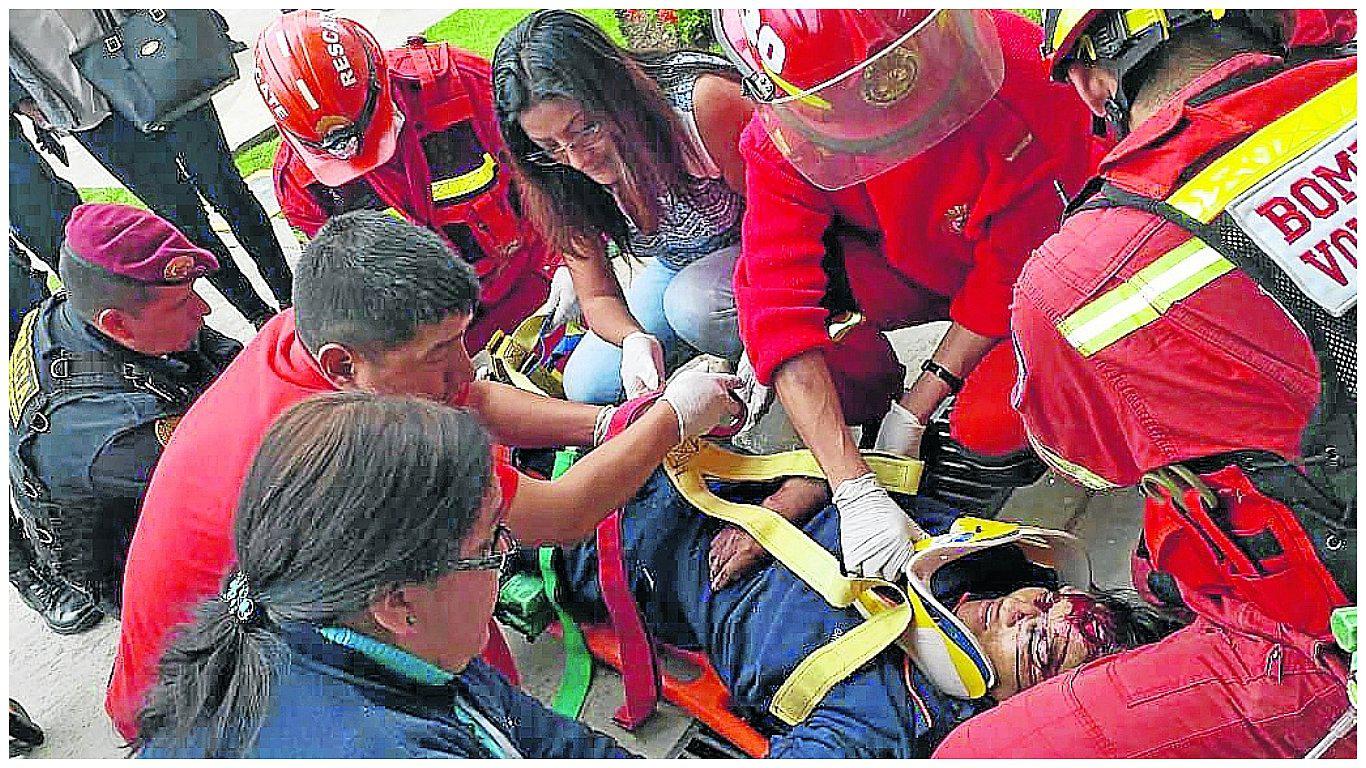 Trabajadora de limpieza de universidad cae de un elevador del quinto piso de facultad y vive de milagro