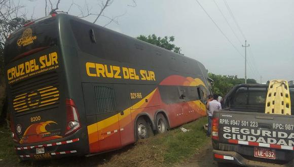 Cinco heridos en choque entre ómnibus de Cruz del Sur y camión cargado con ladrillo 