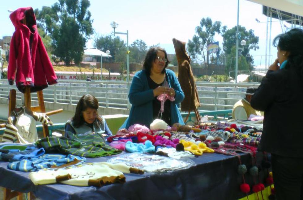 Artesanía y exposición por Día del Folklore 