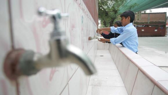 Un total de 213 colegios públicos no cuentan con servicios de agua potable por deudas, indicó Sunass. (Foto: GEC)