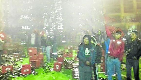 Puno: se atacan a botellazos en baile chicha por fallas en el sonido en Rinconada
