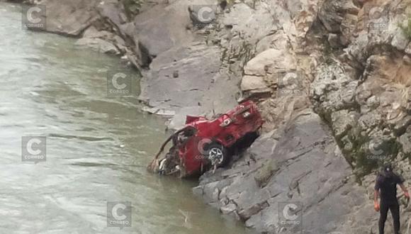 ​Sacan auto del río Mantaro pero río se lleva cadáver